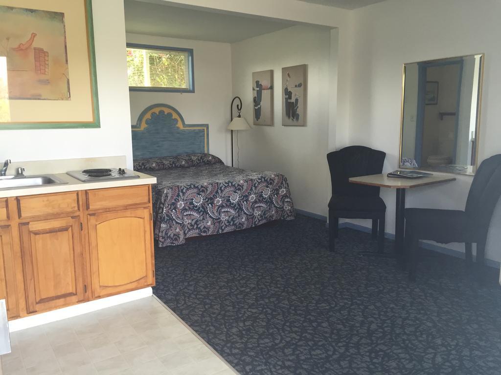 Ocean Avenue Inn Уестпорт Стая снимка