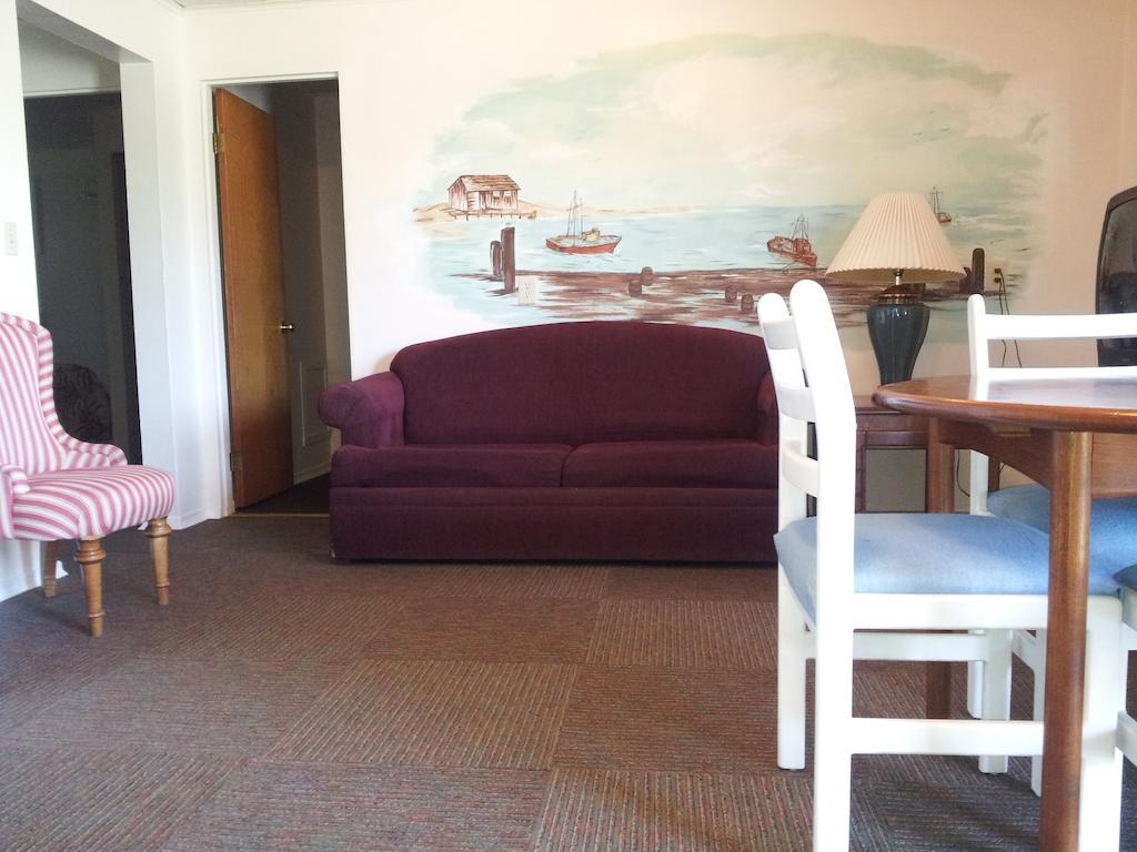 Ocean Avenue Inn Уестпорт Стая снимка